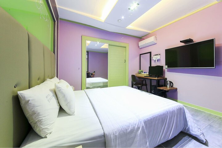 Room 9 of 22