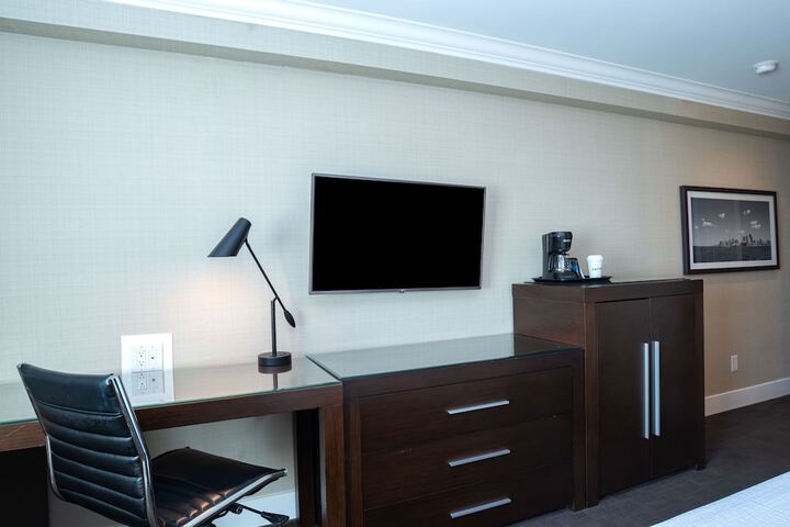 Room 13 of 77