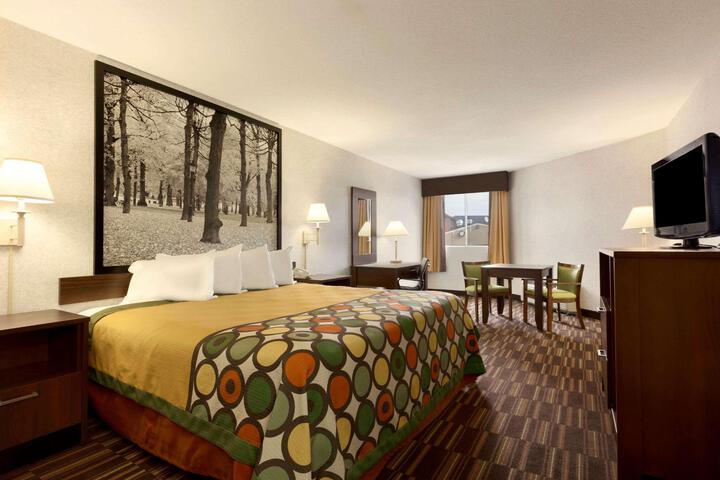 1 King Bed (5 of 5)
