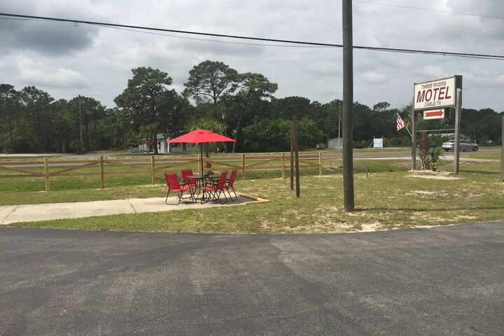 Property Grounds 18 of 23