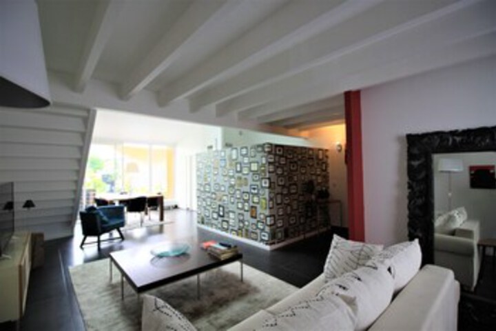 Room 11 of 24