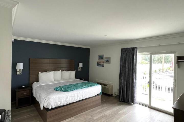 Room 12 of 32