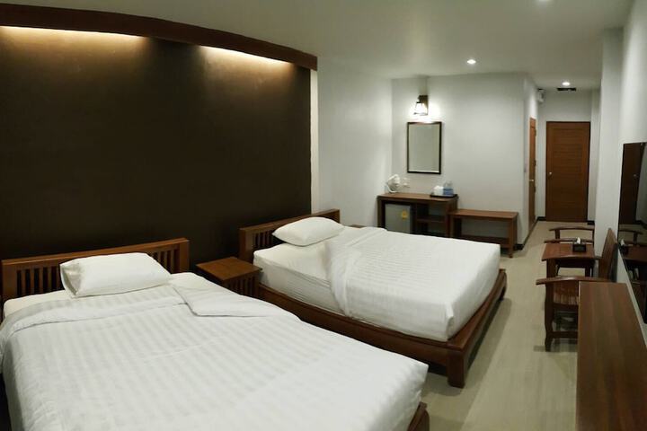 Room 3 of 33