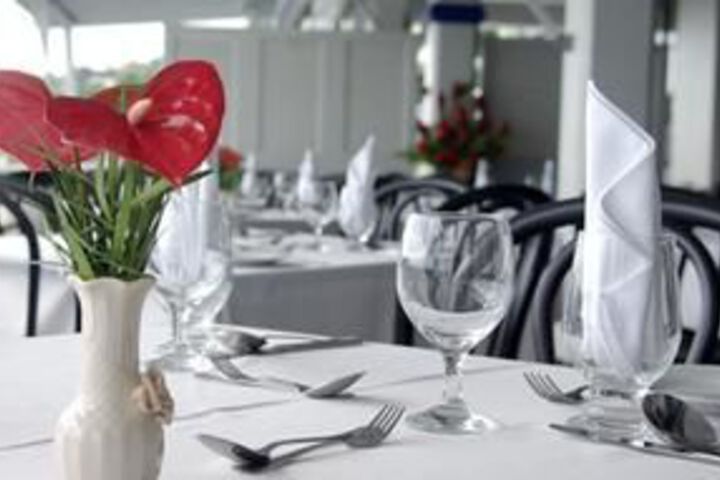 Dining 17 of 19