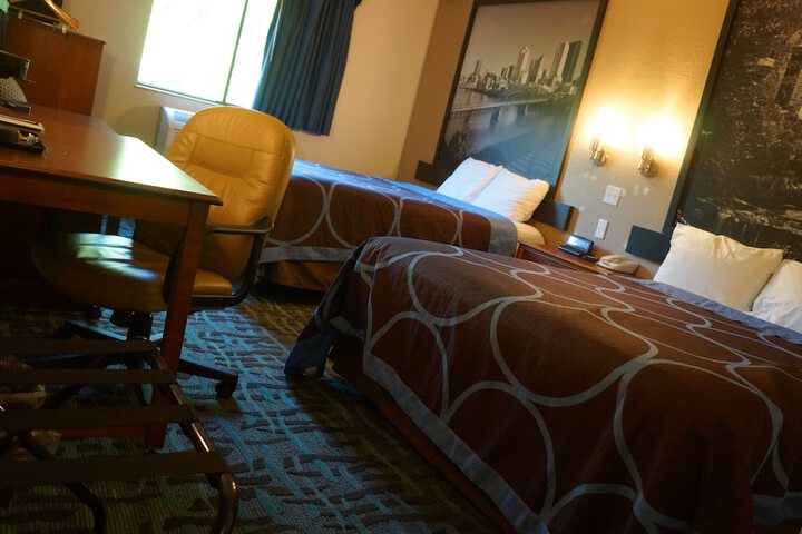 1 Queen Bed (3 of 16)