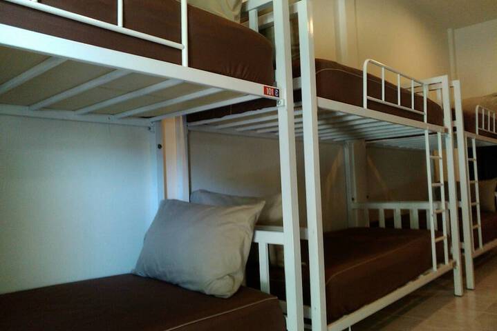 Room 4 of 18