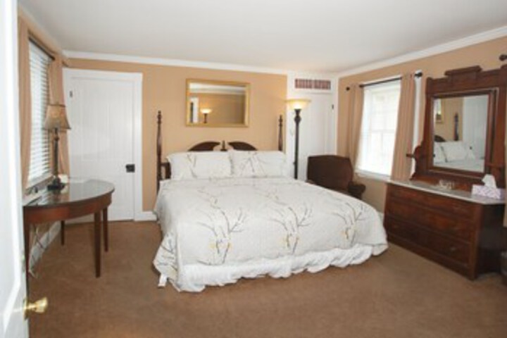 Room 215 of 253