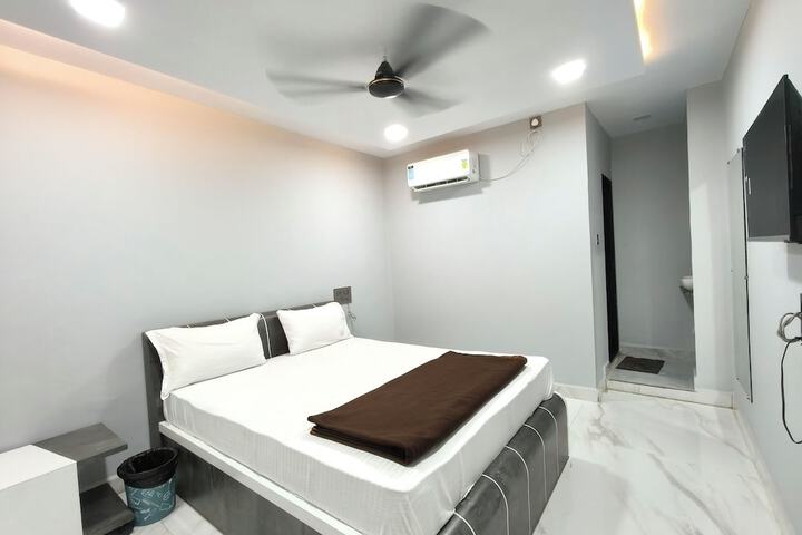 Room 2 of 12