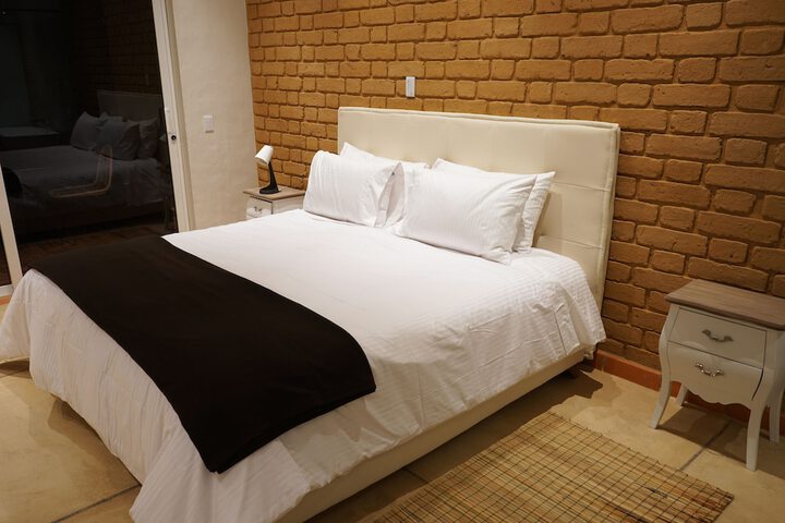 Room 7 of 77