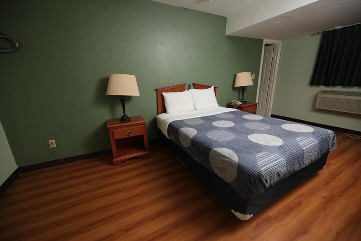 Room 15 of 28