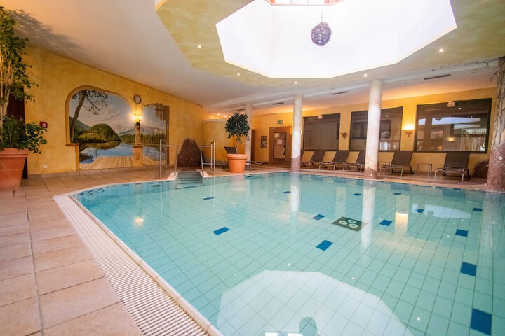 Pool 30 of 99
