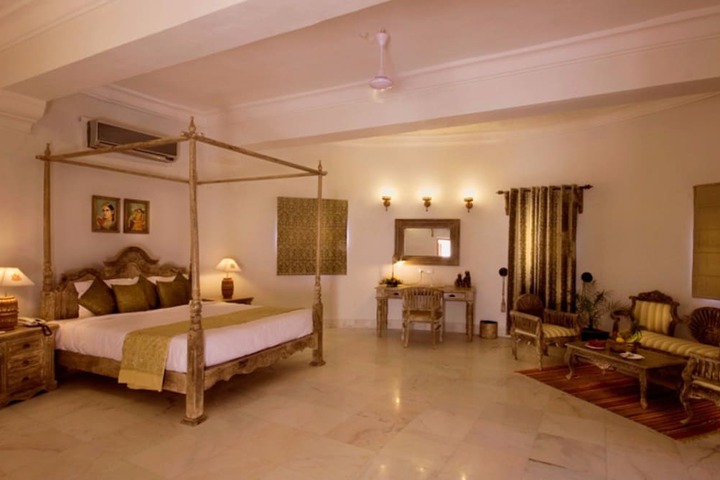 Room 4 of 32