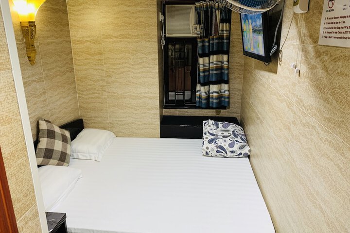 Room 10 of 142