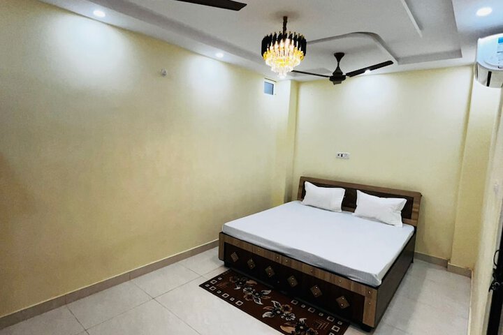 Room 9 of 30