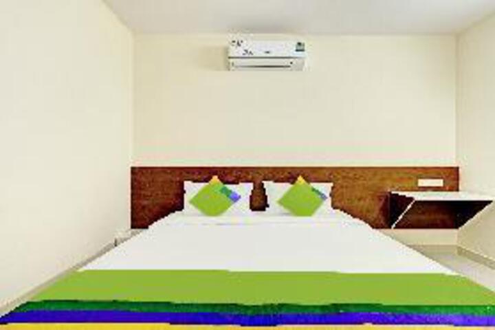 Room 16 of 28