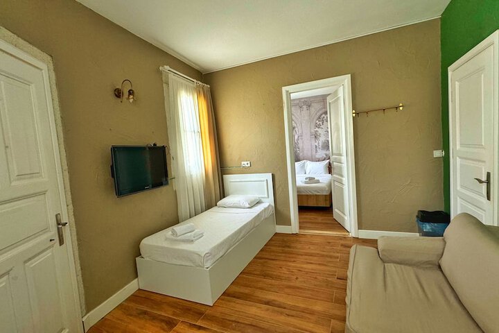 Room 32 of 57