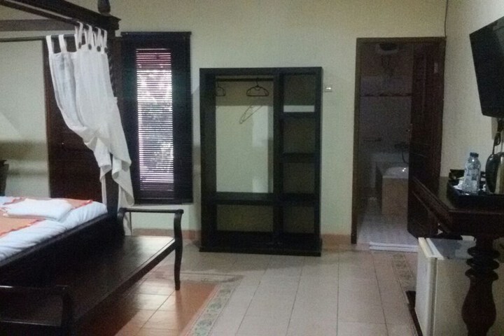 Room 9 of 39