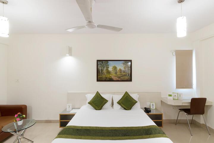 Room 2 of 6