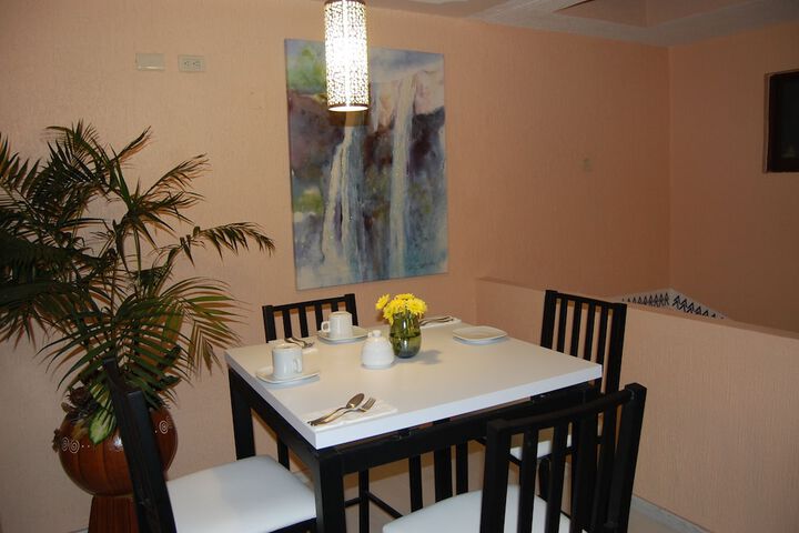 Dining 42 of 63