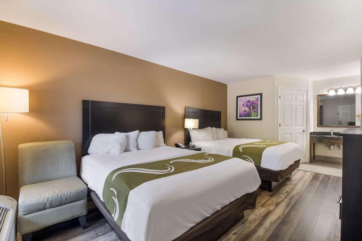 2 Double Beds (10 of 12)