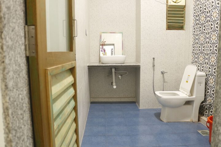 Room 10 of 12