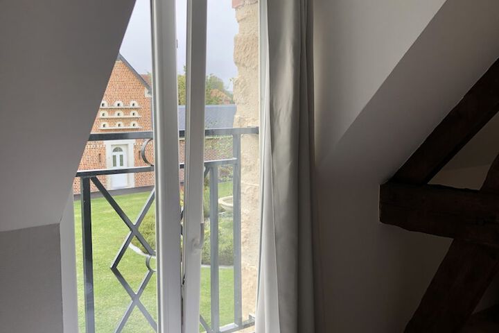 Room 21 of 32