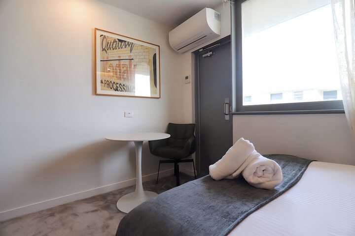 Room 28 of 60