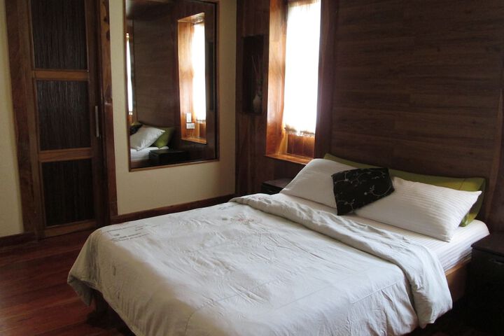 Room 6 of 34