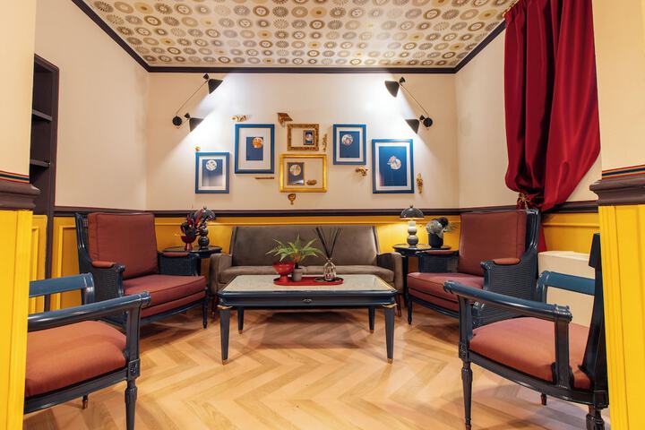 Entrance & Lobby