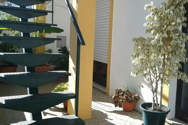 Room 8 of 10