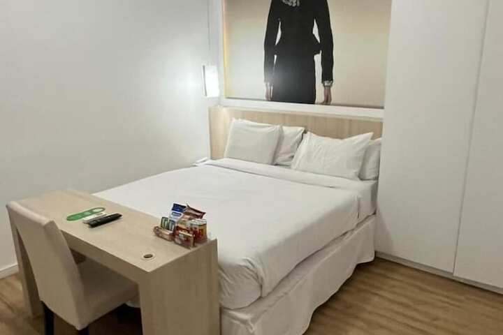 Room 18 of 35