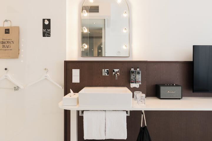 Room 35 of 62