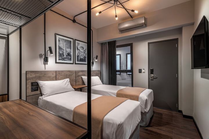 Room 5 of 28