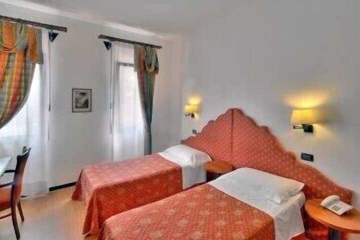 Room 4 of 14