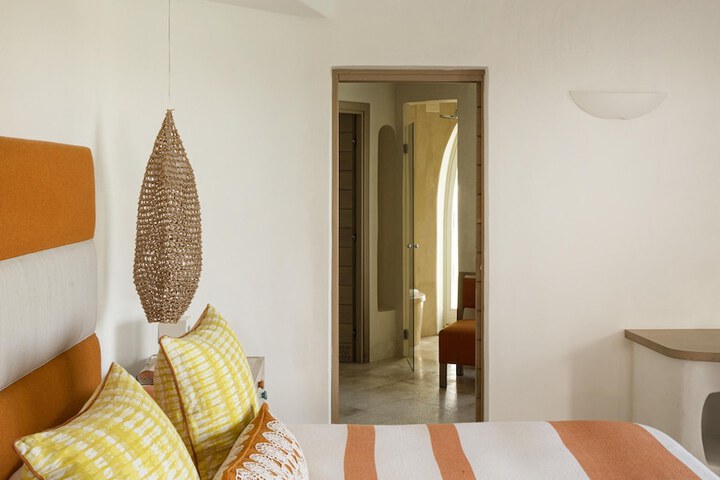 Room 12 of 170