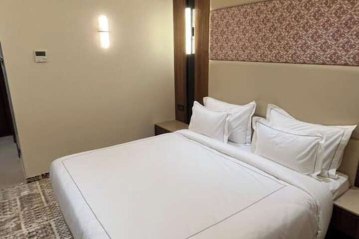 Room 3 of 25