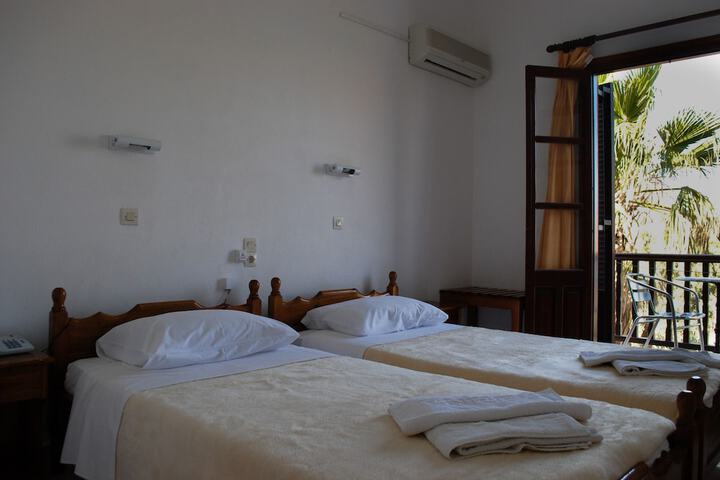 Room 8 of 37