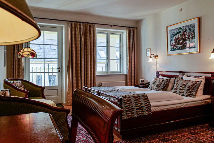 Room 28 of 214