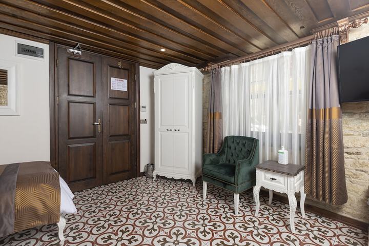 Room 63 of 86