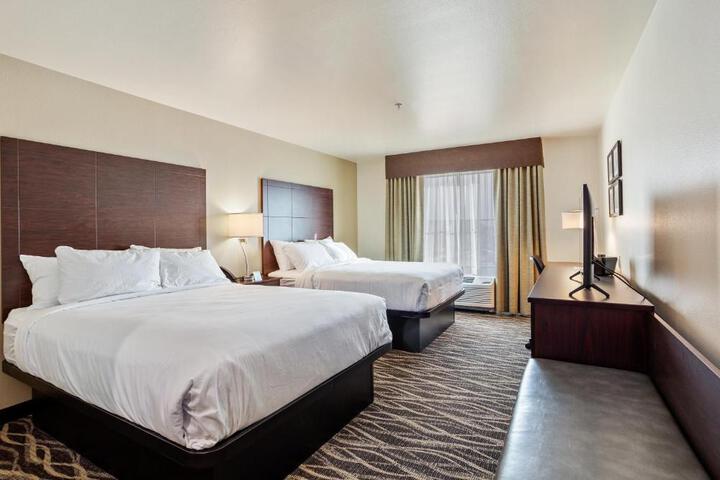 2 Queen Guest Room (7 of 9)
