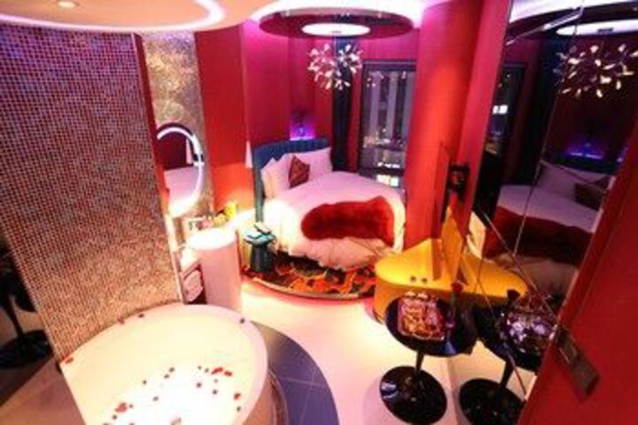 Room 27 of 96