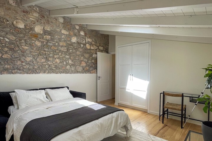 Room 12 of 32