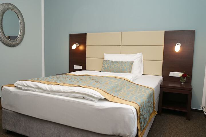 Room 12 of 29