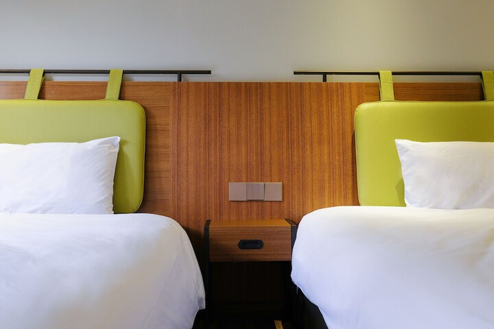 Room 6 of 25