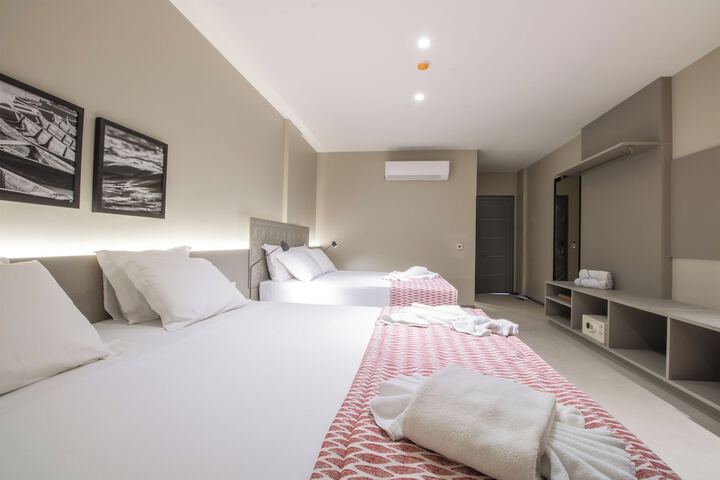 Room 14 of 122