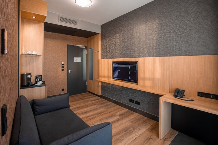 Room 25 of 46