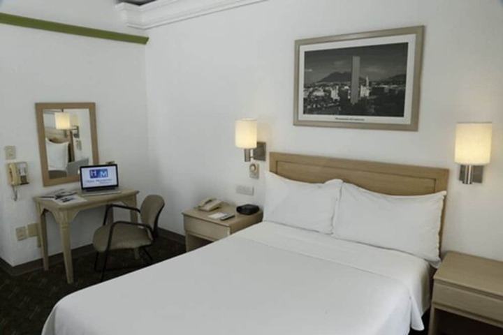 Room 12 of 48