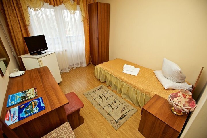 Room 2 of 38