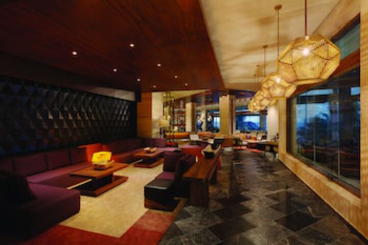 Lounge 253 of 342