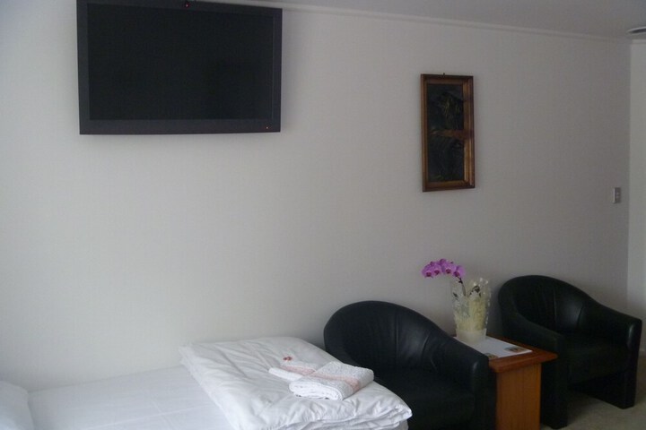 Room 5 of 48